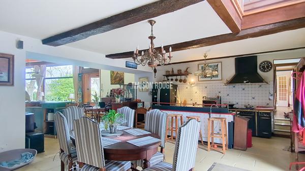 Manoir du XIVe siècle avec dépendances, gîte et 8,5 hectares de terrain Propriété de prestige entre mer et campagne