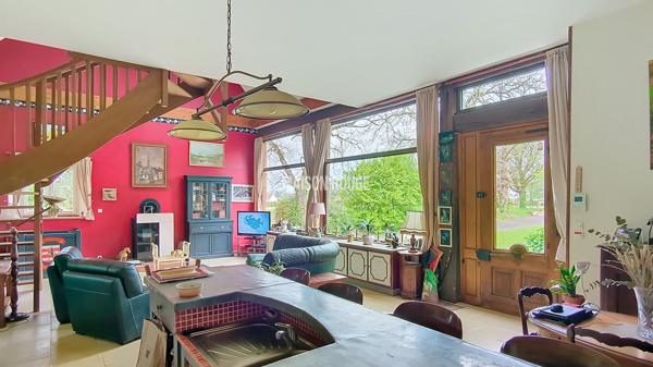 Manoir du XIVe siècle avec dépendances, gîte et 8,5 hectares de terrain Propriété de prestige entre mer et campagne