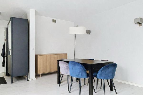 Appartement 3P rénové avec parking en plein centre ville