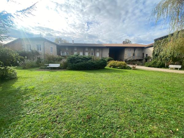 Grande propriété divisible sur terrain constructible