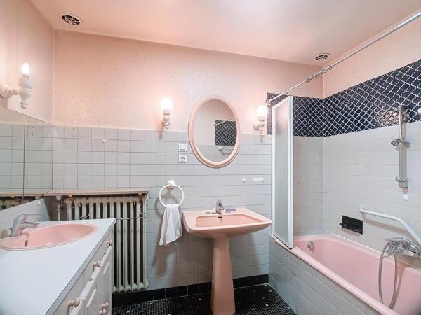 Grande propriété divisible sur terrain constructible