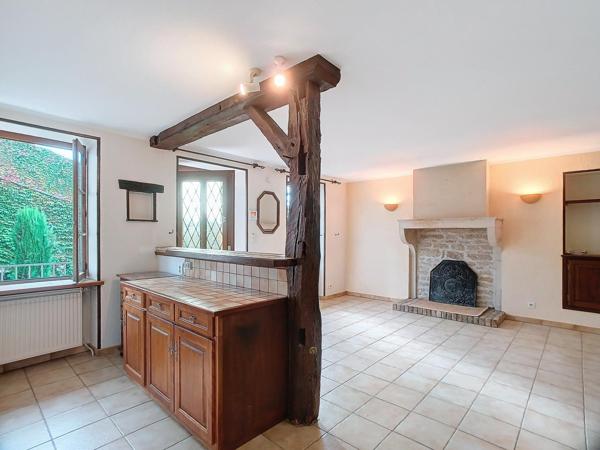 Grande propriété divisible sur terrain constructible