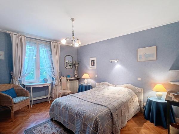 Grande propriété divisible sur terrain constructible