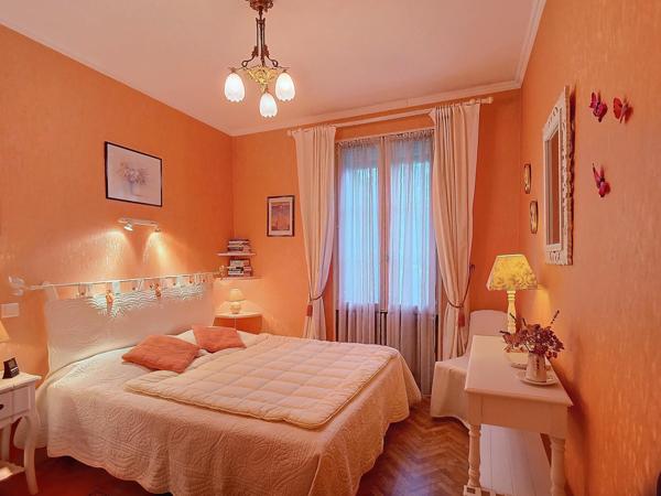 Grande propriété divisible sur terrain constructible