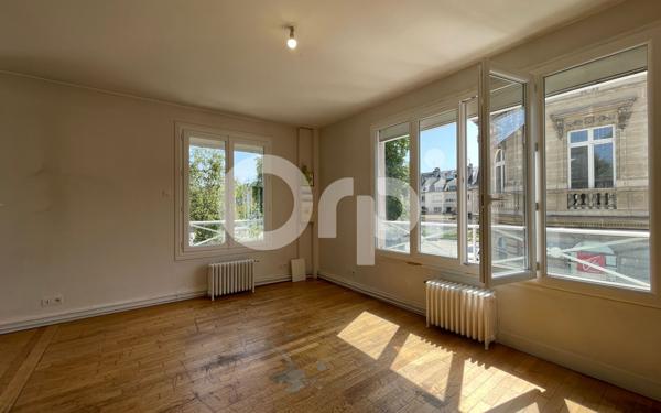 Immeuble à vendre    18 pièces • 343,20 m2 Évreux