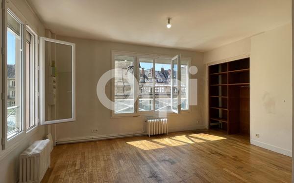 Immeuble à vendre    18 pièces • 343,20 m2 Évreux