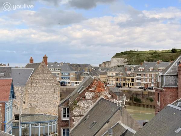 SAINT-VALÉRY-EN-CAUX – Vue sur les toits et les falaises, caractère normand authentique