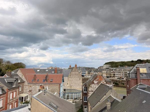 SAINT-VALÉRY-EN-CAUX – Vue sur les toits et les falaises, caractère normand authentique