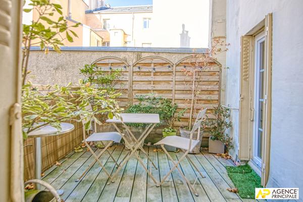 Versailles Notre-Dame Appartement 4 pièces 83.5 m² avec terrasse situé au 1er étage €715 000 ** - Référence 25404