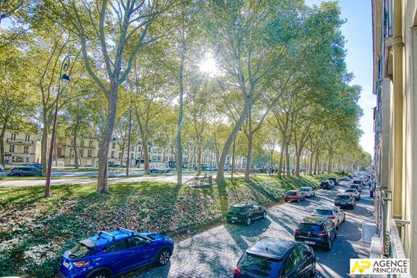 Versailles Notre-Dame Appartement 4 pièces 83.5 m² avec terrasse situé au 1er étage €715 000 ** - Référence 25404