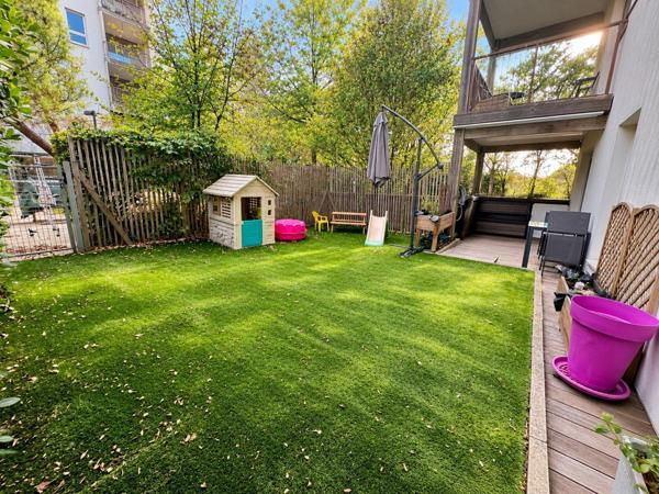 Appartement T3 avec jardin privatif et terrasse à seulement 10 minutes à pied du centre-ville