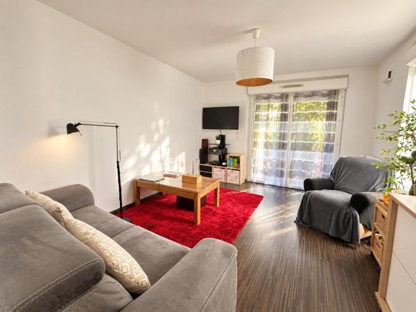 Appartement T3 avec jardin privatif et terrasse à seulement 10 minutes à pied du centre-ville