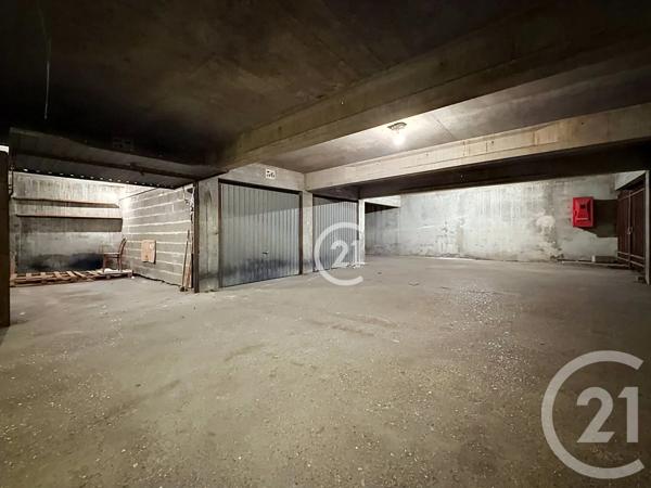 Parking à vendre  12,15 m 2   MONTREUIL  - 93