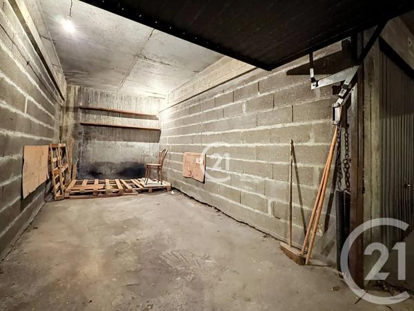 Parking à vendre  12,15 m 2   MONTREUIL  - 93