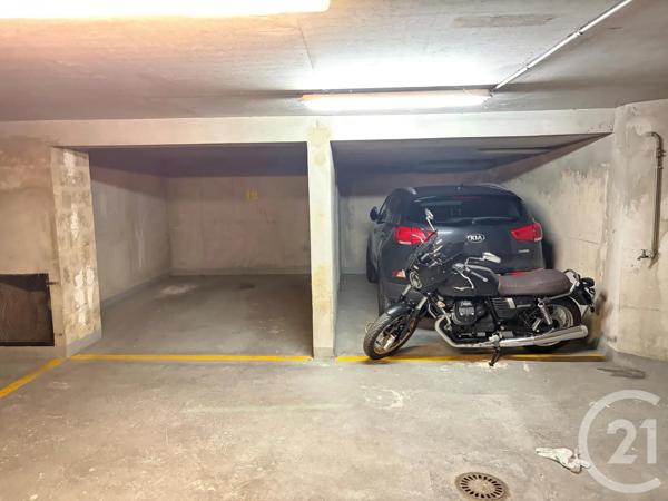Parking à vendre  12,15 m 2   MONTREUIL  - 93