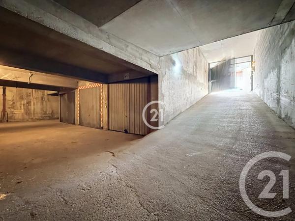 Parking à vendre  12,15 m 2   MONTREUIL  - 93