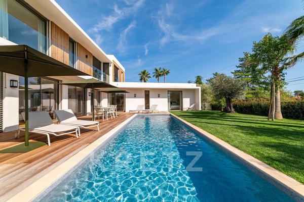MAISON D'ARCHITECTE  AVEC PISCINE ET VUE DÉGAGÉE