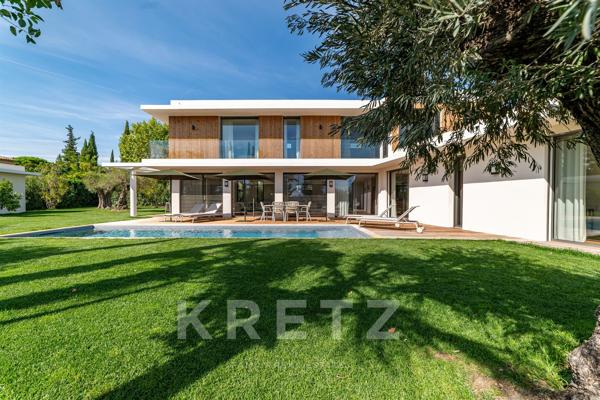 MAISON D'ARCHITECTE  AVEC PISCINE ET VUE DÉGAGÉE