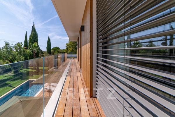 MAISON D'ARCHITECTE  AVEC PISCINE ET VUE DÉGAGÉE