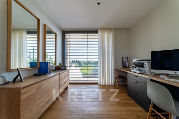 MAISON D'ARCHITECTE  AVEC PISCINE ET VUE DÉGAGÉE