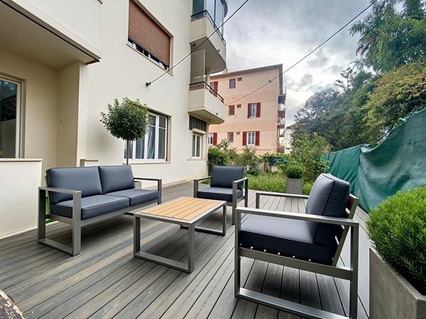 NICE CALIFORNIE, À DEUX PAS DE LA MER, UN DUPLEX ATYPIQUE AVEC 100 M² DE JARDIN