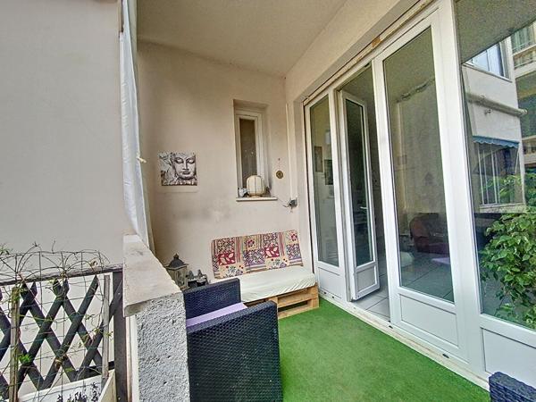 NICE CALIFORNIE, À DEUX PAS DE LA MER, UN DUPLEX ATYPIQUE AVEC 100 M² DE JARDIN