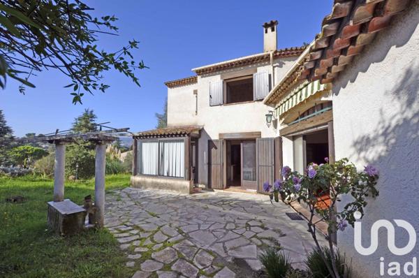 Maison traditionnelle 9 pièces de 215 m² à Mouans-Sartoux (06370)