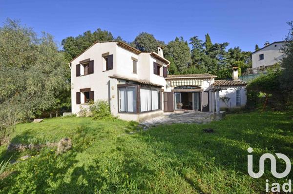 Maison traditionnelle 9 pièces de 215 m² à Mouans-Sartoux (06370)