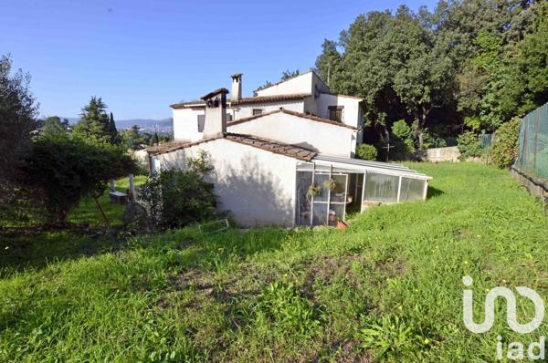 Maison traditionnelle 9 pièces de 215 m² à Mouans-Sartoux (06370)
