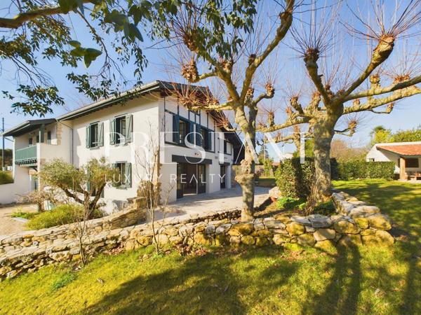 Propriété de Prestige à Bidart – Ferme du XVIIIème Rénovée avec Jardin Paysagé et Piscine, BIDART