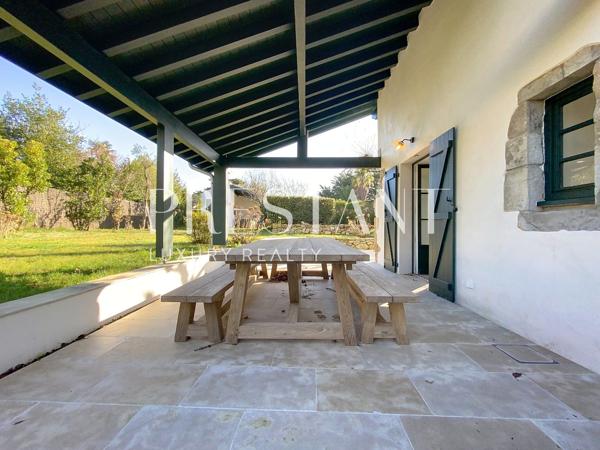 Propriété de Prestige à Bidart – Ferme du XVIIIème Rénovée avec Jardin Paysagé et Piscine, BIDART