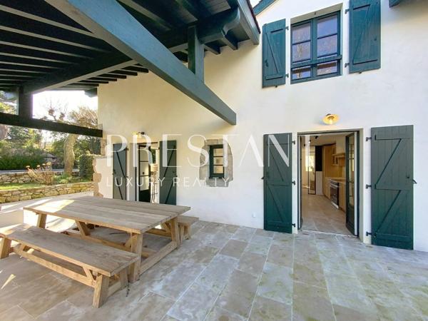 Propriété de Prestige à Bidart – Ferme du XVIIIème Rénovée avec Jardin Paysagé et Piscine, BIDART