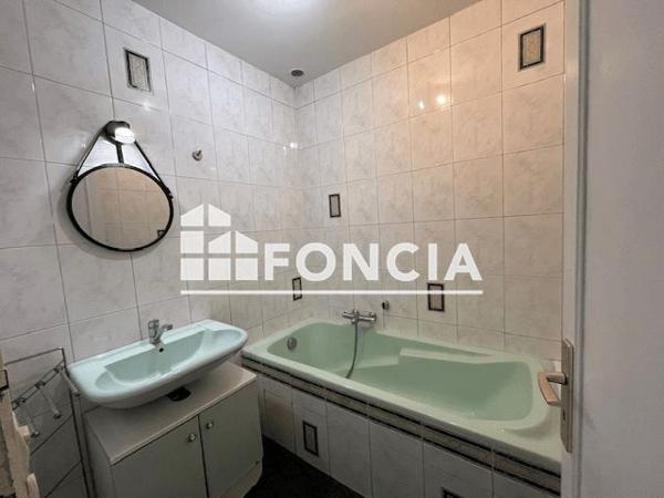 Location Maison 4 pièces 103 m² - 6 PLACE HENRI JURION Launois Sur Vence 08430