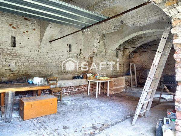 Ancienne écurie à rénover totalement, la toile vierge pour un artiste