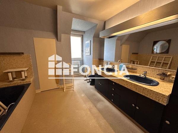 À vendre Maison 9 pièces 227 m² - Laval 53000