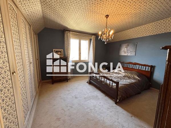 À vendre Maison 9 pièces 227 m² - Laval 53000