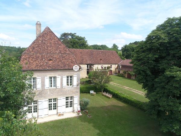 Magnifique propriété avec vue lointaine sur la rivière, en position dominante. Secteur Le Bugue., LE BUGUE