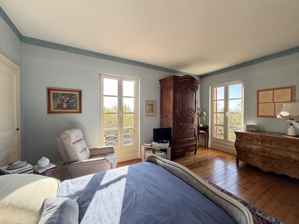 Maison 8 pièce(s) 5 chambre(s) 282 m²