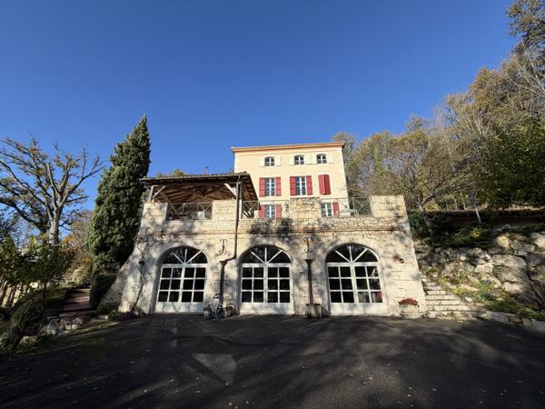 Maison 8 pièce(s) 5 chambre(s) 282 m²