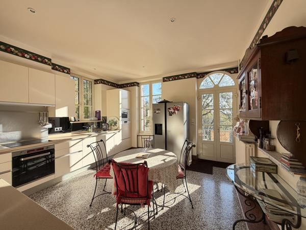 Maison 8 pièce(s) 5 chambre(s) 282 m²