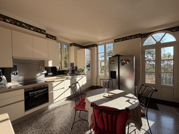 Maison 8 pièce(s) 5 chambre(s) 282 m²