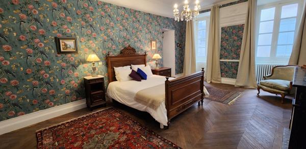 Saint-Antonin-Noble-Val (82140) Maison de marchand du 13ème siècle, maison d'hôtes, village médiéval à 40km d'Albi, au coeur des gorges de l'A