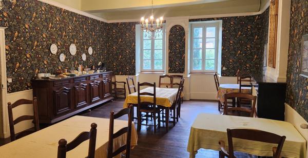 Saint-Antonin-Noble-Val (82140) Maison de marchand du 13ème siècle, maison d'hôtes, village médiéval à 40km d'Albi, au coeur des gorges de l'A