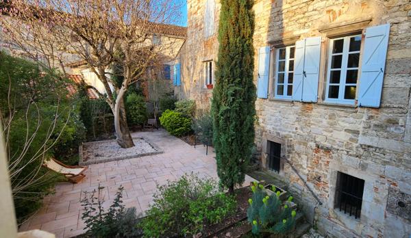 Saint-Antonin-Noble-Val (82140) Maison de marchand du 13ème siècle, maison d'hôtes, village médiéval à 40km d'Albi, au coeur des gorges de l'A
