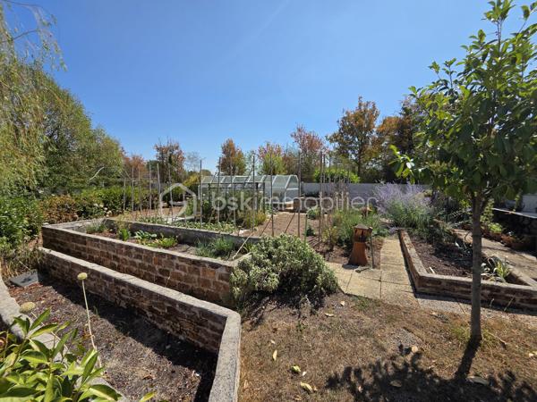 Magnifique Pavillon de plain pied de 149m² avec patio et dépendances à Avril sur Loire.

Amoureux des jolis coins de campagne, situé à deux du joli village d'Avril sur Loire, proche des écoles, commerces et commodités de Decize, nous présentons ce magnifique pavillon de plain pied d'une superficie habitable de 149m², 6 pièces composées, d'une spacieuse entrée, d'une grande pièce de vie de 50m², comprenant salon, séjour et cuisine ouverte, aménagée et équipée, d'un wc, d'une salle de bain, d'une suite parentale avec salle d'eau privative, d'un espaxe bureau et d'un cellier au rez-de-chaussée, d'un palier et de 3 chambres à l'étage dont avec espace dressing.  Cette maison dispose de plusieurs tzrrasses, d'un grand patio avec cuisine d'été, d'une dépendance de garage, d'un appentis de stationnement, d'un bucher, d'un grand potager, le tout sur un beau terrain d'environ 2590m², arboré,entretenu et entièrement clos.

Ce pavillon propose une spacieuse entrée qui dessert une suite parentale de 19m², avec salle d'eau privative, et porte fenêtre qui donne sur une terrasse, pièce idéale pour accueillir une 1
activité de gîte ou airbnb.
L'entrée dessert également une grande pièce de vie de 50m², composée d'un espace salon et d'un espace séjour qui dispose d'un poêle à bois pour de belles soirées au coin du feu, pièce dont les portes fenêtres donnent sur une grande terrasse. La pièce de vie se complète d'une cuisine ouverte,  aménagée et équipée dont la porte fenêtre donne sur un grand patio de 65m², véritable atout charme 
Le rez-de-chaussée se complète d'un wc indépendant,  d'une salle de bain avec baignoire et douche, d'un espace se bureau et d'un cellier.
De la pièce de vie, un escalier mène à l'étage, qui propose un palier qui dessert 3 chambres de 11, 14 et 15m², la seconde proposa t un espace dressing. 
A l'extèrieur, cette maison propose plusieurs terrasses, un grand patio de 65m² avec espace cuisine d'été, une dépendance de garage, un appentis de stationnement, un bûcher, un joli potager, le tout sur un beau terrain d'environ 2590m², arboré,entretenu et entièrement clos.
Tous les sols de ce pavillon sont en parquet pour le rez-de-chaussée, et en moquette à l'étage, il dispose d'une isolation double vitrage PVC, de volets roulants motorisés et solaires ou volets bois.
Il propose un type de chauffage au bois (poêle) ou électrique, un ballon production d'eau chaude. 
Cette maison dispose d'une toiture en tuiles mécaniques type tuile béton en bon état,  ainsi qu'une bonne isolation.
Niveau énergie, cette maison dispose d'excellentes notes énergétiques en C en dépenses énergétiques donc économique et B en gaz à effet de serre donc écologique.
Côté assainissement, cette propriété dispose d'une micro-station.
Côté internet, elle dispose de la fibre. 

Les plus de cette maison 
Sa localisation dans un joli coin de campagne, ses grands volumes de pièces dont sa pièce de vie, ses 4 chambres dont sa suite parentale de plain pied avec salle d'eau privative, ses terrasses, son grand patio, sa dépendance de garage, son joli potager, 

Photos supplémentaires disponibles sur BSK IMMOBILIER 
Pour tout renseignement complémentaire ou pour une visite, contactez-moi au 07 62 78 13 13.
Idéale pour une grande famille, pour une résidence secondaire à la campagne, cette maison est un vrai coup de cœur, une belle opportunité à saisir dès maintenant !!!