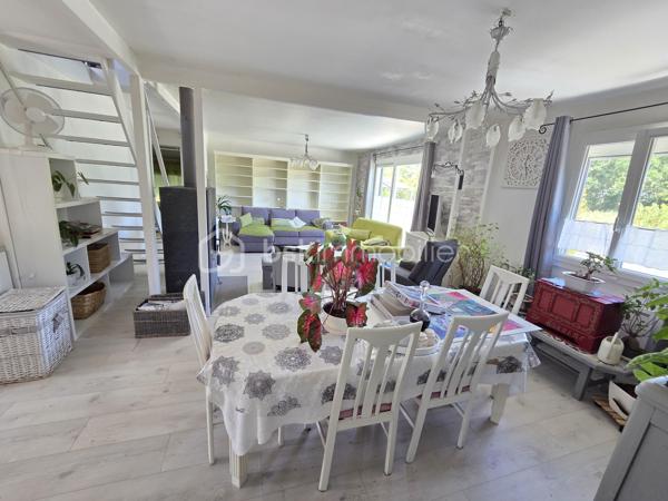 Magnifique Pavillon de plain pied de 149m² avec patio et dépendances à Avril sur Loire.

Amoureux des jolis coins de campagne, situé à deux du joli village d'Avril sur Loire, proche des écoles, commerces et commodités de Decize, nous présentons ce magnifique pavillon de plain pied d'une superficie habitable de 149m², 6 pièces composées, d'une spacieuse entrée, d'une grande pièce de vie de 50m², comprenant salon, séjour et cuisine ouverte, aménagée et équipée, d'un wc, d'une salle de bain, d'une suite parentale avec salle d'eau privative, d'un espaxe bureau et d'un cellier au rez-de-chaussée, d'un palier et de 3 chambres à l'étage dont avec espace dressing.  Cette maison dispose de plusieurs tzrrasses, d'un grand patio avec cuisine d'été, d'une dépendance de garage, d'un appentis de stationnement, d'un bucher, d'un grand potager, le tout sur un beau terrain d'environ 2590m², arboré,entretenu et entièrement clos.

Ce pavillon propose une spacieuse entrée qui dessert une suite parentale de 19m², avec salle d'eau privative, et porte fenêtre qui donne sur une terrasse, pièce idéale pour accueillir une 1
activité de gîte ou airbnb.
L'entrée dessert également une grande pièce de vie de 50m², composée d'un espace salon et d'un espace séjour qui dispose d'un poêle à bois pour de belles soirées au coin du feu, pièce dont les portes fenêtres donnent sur une grande terrasse. La pièce de vie se complète d'une cuisine ouverte,  aménagée et équipée dont la porte fenêtre donne sur un grand patio de 65m², véritable atout charme 
Le rez-de-chaussée se complète d'un wc indépendant,  d'une salle de bain avec baignoire et douche, d'un espace se bureau et d'un cellier.
De la pièce de vie, un escalier mène à l'étage, qui propose un palier qui dessert 3 chambres de 11, 14 et 15m², la seconde proposa t un espace dressing. 
A l'extèrieur, cette maison propose plusieurs terrasses, un grand patio de 65m² avec espace cuisine d'été, une dépendance de garage, un appentis de stationnement, un bûcher, un joli potager, le tout sur un beau terrain d'environ 2590m², arboré,entretenu et entièrement clos.
Tous les sols de ce pavillon sont en parquet pour le rez-de-chaussée, et en moquette à l'étage, il dispose d'une isolation double vitrage PVC, de volets roulants motorisés et solaires ou volets bois.
Il propose un type de chauffage au bois (poêle) ou électrique, un ballon production d'eau chaude. 
Cette maison dispose d'une toiture en tuiles mécaniques type tuile béton en bon état,  ainsi qu'une bonne isolation.
Niveau énergie, cette maison dispose d'excellentes notes énergétiques en C en dépenses énergétiques donc économique et B en gaz à effet de serre donc écologique.
Côté assainissement, cette propriété dispose d'une micro-station.
Côté internet, elle dispose de la fibre. 

Les plus de cette maison 
Sa localisation dans un joli coin de campagne, ses grands volumes de pièces dont sa pièce de vie, ses 4 chambres dont sa suite parentale de plain pied avec salle d'eau privative, ses terrasses, son grand patio, sa dépendance de garage, son joli potager, 

Photos supplémentaires disponibles sur BSK IMMOBILIER 
Pour tout renseignement complémentaire ou pour une visite, contactez-moi au 07 62 78 13 13.
Idéale pour une grande famille, pour une résidence secondaire à la campagne, cette maison est un vrai coup de cœur, une belle opportunité à saisir dès maintenant !!!