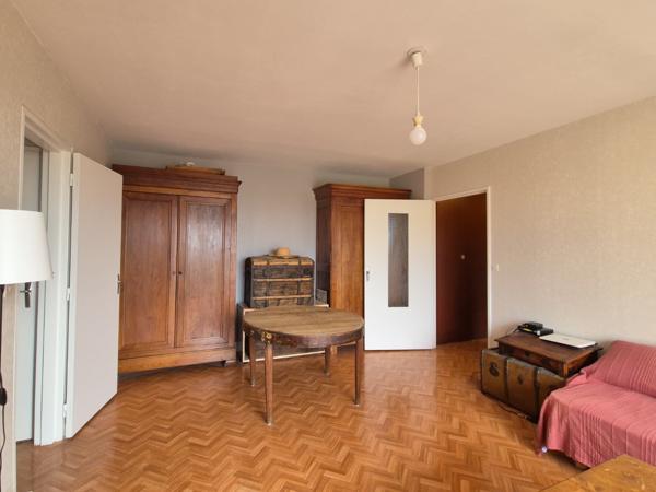 Appartement
         2 pièces
        - 51 m² 65 900 € *