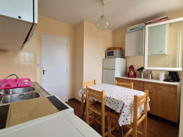 Appartement
         2 pièces
        - 51 m² 65 900 € *