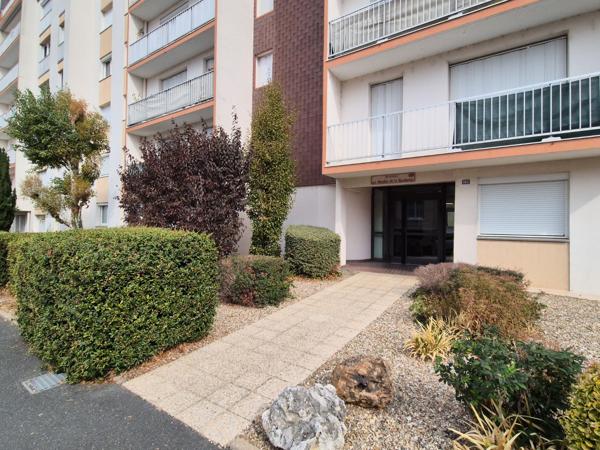 Appartement
         2 pièces
        - 51 m² 65 900 € *