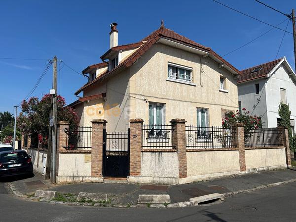 Vente
                Maison110 m² - 4 Pièces -
                    VILLENEUVE LE ROI (94290)